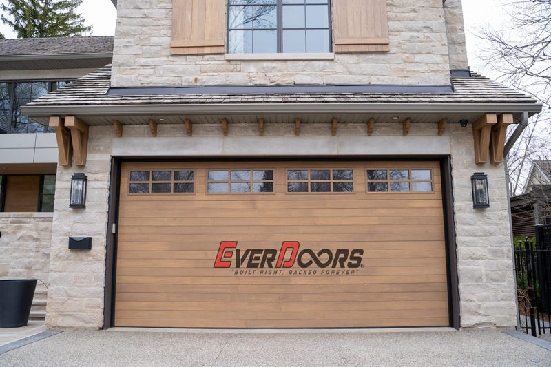 Wood-look carriage: a garage door installed by Everdoors